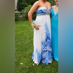 Gorgeous strapless prom dress!